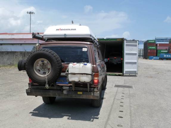 O companheiro de viagem da Fiona, no porto de Colón, no Panamá
